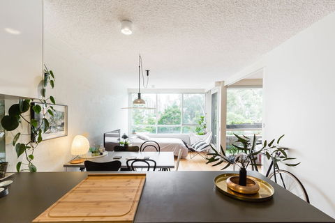 ISAAC, 1BDR South Melbourne Apartment - Travel Search 2