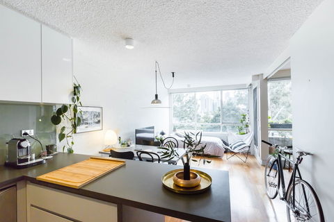 ISAAC, 1BDR South Melbourne Apartment - Travel Search 4