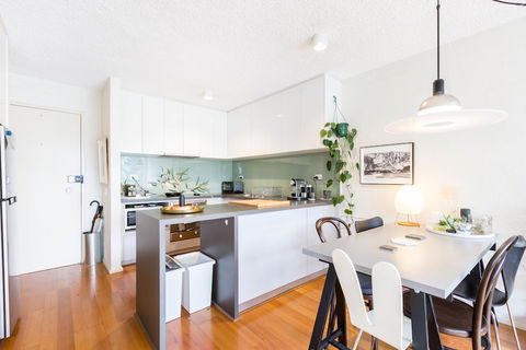 ISAAC, 1BDR South Melbourne Apartment - Travel Search 5