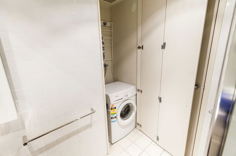 WESLEY, 2BDR Carlton Apartment - Tourism Guide 0