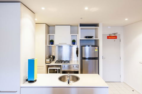 WESLEY, 2BDR Carlton Apartment - Tourism Guide 3