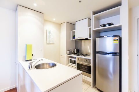 WESLEY, 2BDR Carlton Apartment - Tourism Guide 4
