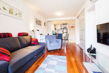 WESLEY, 2BDR Carlton Apartment - Tourism Guide 1