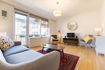 ROSIE, 2BDR St.Kilda Apartment - Travel Agents 0