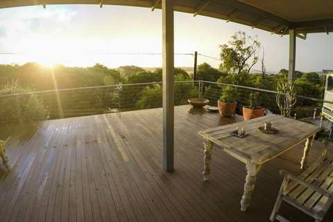 Novaks Place - Travel Agents 2