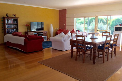 Novaks Place - Travel Agents 3