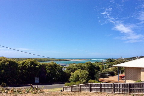 Novaks Place - Travel Agents 0