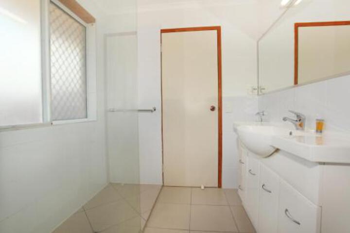 Yaroomba QLD Travel Search