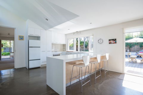 Portsea Place - Travel Agents 3