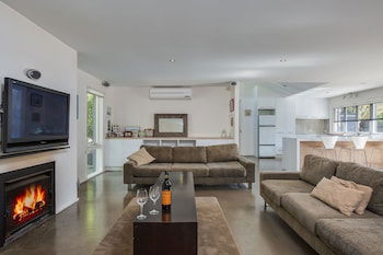 Portsea Place - Travel Agents 1
