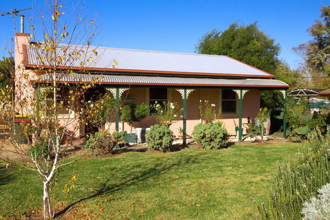 Rubys Cottage - Travel Agents 2