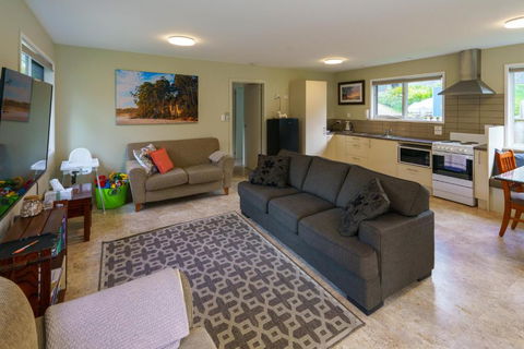 Adventure Bay Holiday Home - Travel Search 2