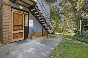 Cedar 6 - Fully Renovated Apartment - Travel Search 0