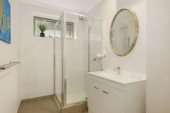 Cedar 6 - Fully Renovated Apartment - Travel Search 6