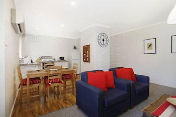 Cedar 6 - Fully Renovated Apartment - Travel Search 4