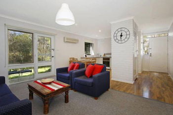 Cedar 6 - Fully Renovated Apartment - Travel Search 3