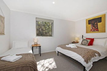 Cedar 6 - Fully Renovated Apartment - Travel Search 2
