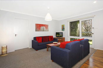 Cedar 6 - Fully Renovated Apartment - Travel Search 5