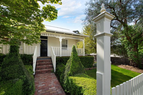 Hepburn View - Travel Agents 0