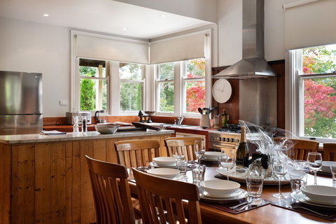 Hepburn View - Travel Agents 2