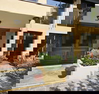 House in Bright - Travel Search
