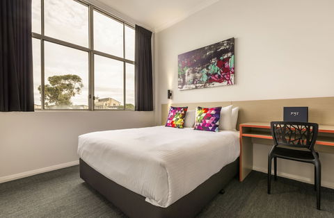 Nightcap At Ashley Hotel - Travel Agents 2