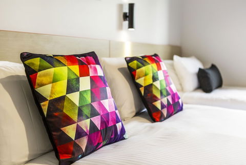 Nightcap At Ashley Hotel - Travel Agents 4