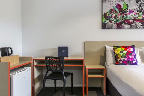 Nightcap At Ashley Hotel - Travel Agents 3