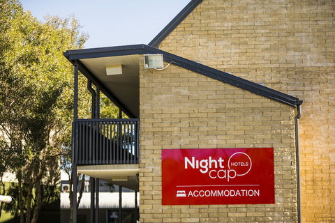 Nightcap At Kawana Waters Hotel - Travel Search 3