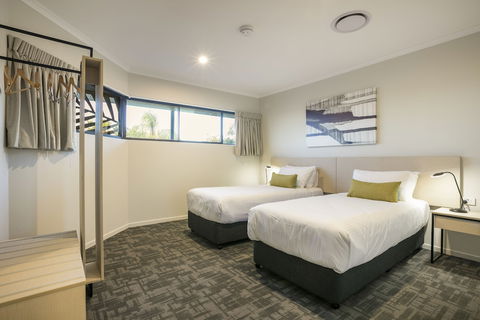 Nightcap At Kawana Waters Hotel - Travel Search 6
