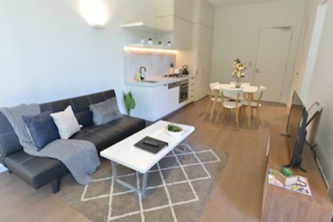 Spacious Cosy Bedroom Suite + Large Balcony - Tourism Guide 0