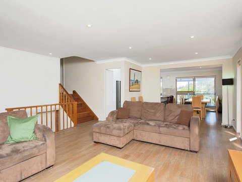 Neptunes Rest 55 Corrie Parade - Travel Agents 2