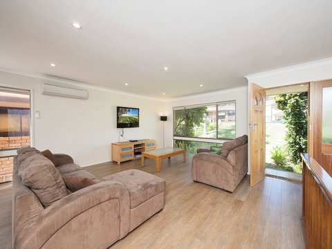 Neptunes Rest 55 Corrie Parade - Travel Agents 4