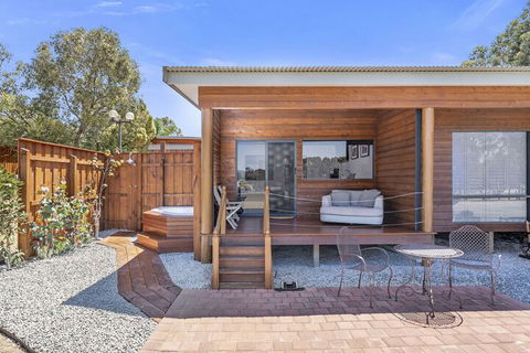 The Swan Valley Retreat - Tourism Guide 7