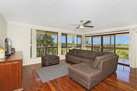 KINGSCLIFF HOLIDAY HOME On The HILL SYDS VIEW - Tourism Guide 0