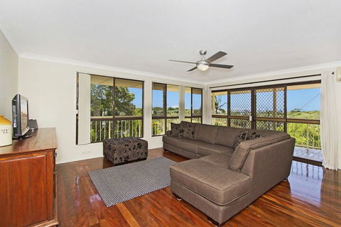 KINGSCLIFF HOLIDAY HOME On The HILL SYDS VIEW - Tourism Guide 4