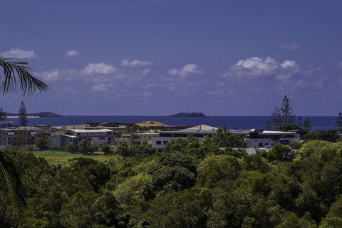KINGSCLIFF HOLIDAY HOME On The HILL SYDS VIEW - Tourism Guide 2
