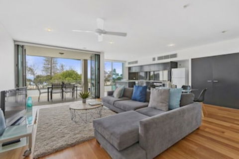 KINGSCLIFF NOR NOR EAST 101 On MARINE PARADE - Tourism Guide 0