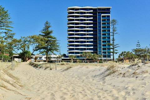 Iconic Kirra Beach Resort - Travel Agents 1