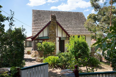 Zelman Cottage - Tourism Guide 2