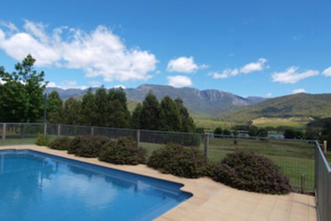 Mad On The Buckland - Travel Agents 0