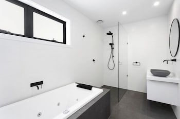 Ocean Grove Chalet - Travel Agents 2