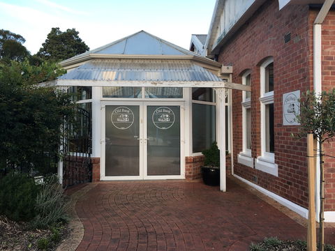 Cygnet Old Bank B & B Cafe & Gift Store - Travel Agents 1