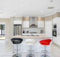 Central Gold Coast Large Modern Elevated Home - Travel Search