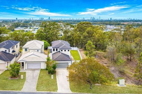 Central Gold Coast Large, Modern, Elevated Home - Travel Search 1