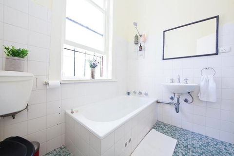 WB319 Chatswood Charmer Roomy 3 Bed Apartment - Tourism Guide 5