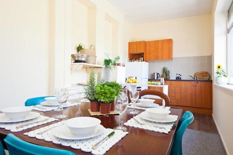WB319 Chatswood Charmer Roomy 3 Bed Apartment - Tourism Guide 1