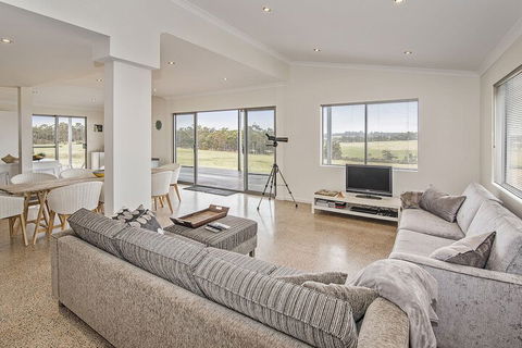 Margaret River Farmhouse - Cruises Travel 4