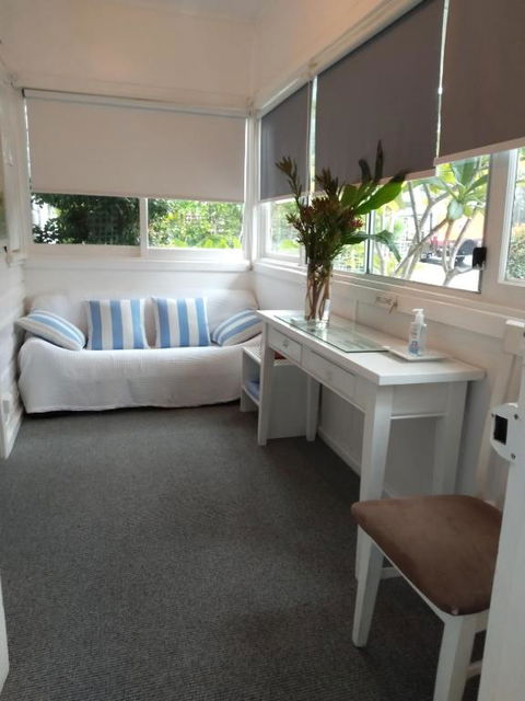 The Boathouse A 3 Bedroom House - Cruises Travel 6