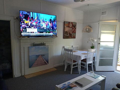 The Boathouse A 3 Bedroom House - Cruises Travel 1